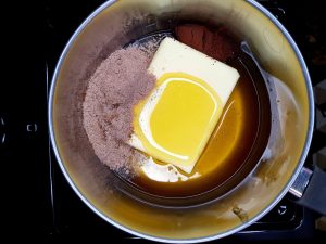 masło, mieszanka przypraw do piernika, kakao, miód