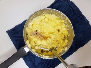 ziemniaki z solą i pieprzem