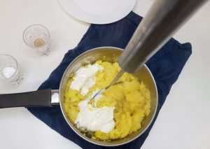 ziemniaki ze śmietaną i jogurtem greckim