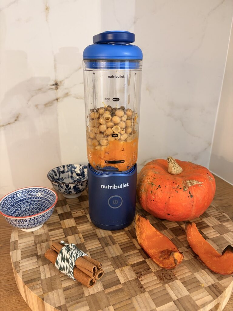 ciecierzyca i puree z dyni w kubku nutribullet flex poniżej linii MAX